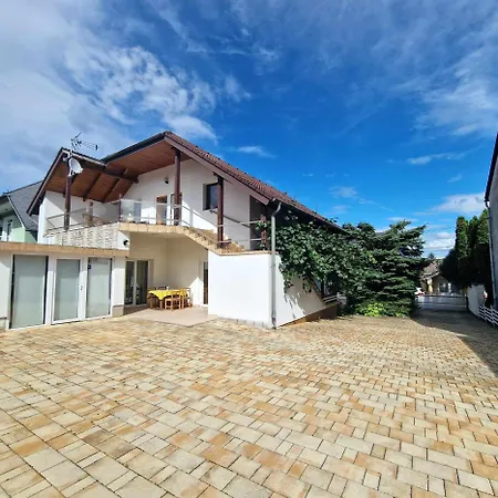 Kiwi Apartmanhaz Apartment