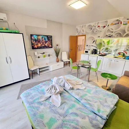 Lägenhet Kiwi Apartmanhaz