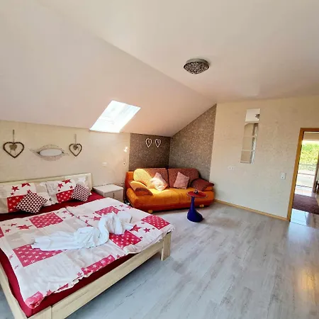 Kiwi Apartmanhaz * Heviz