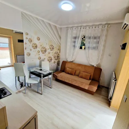 Lägenhet Kiwi Apartmanhaz *