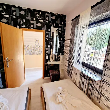 Lägenhet Kiwi Apartmanhaz *