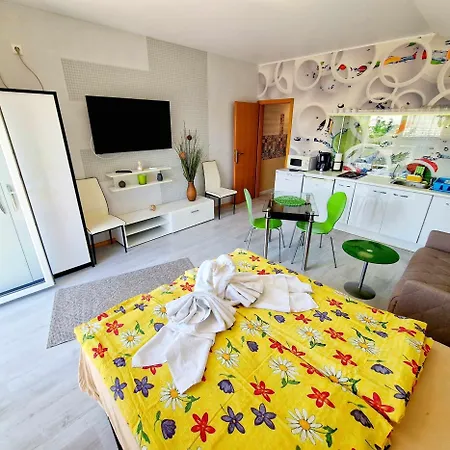 Kiwi Apartmanhaz Lejlighed Hévíz