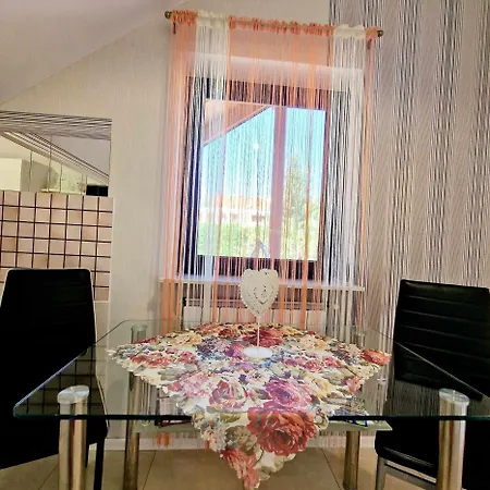 Kiwi Apartmanhaz *