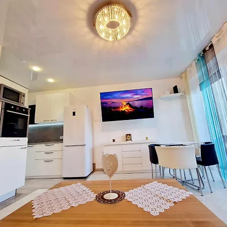 Lägenhet Kiwi Apartmanhaz *